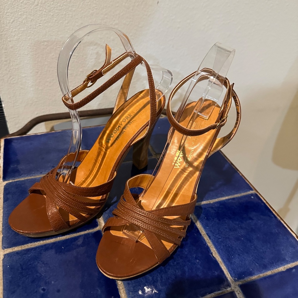 Woodworks by Thom McAn / Brown Leather &  Wood 4 " High Heel Platform Sandals - Picture 11 of 13
